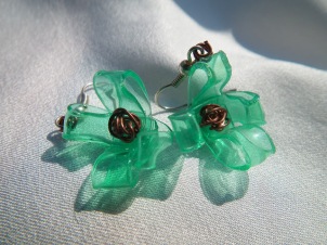 recycle plastic from bottle to jewelry